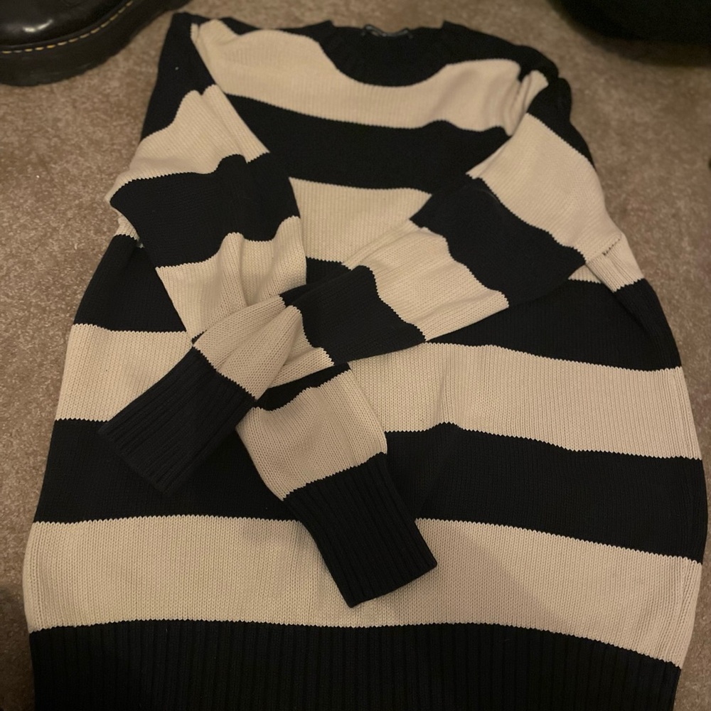 Brandy Melville Sweater